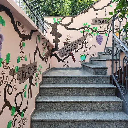 Villekulla Хостел Тирана